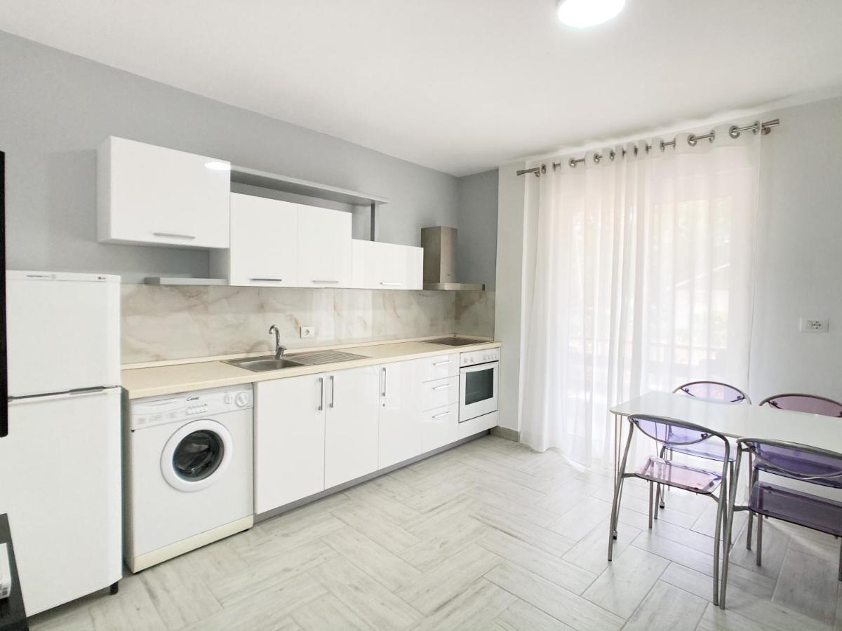 Promo Price September - Home By The Sea 1 Min From The Beach Golem  Exterior photo